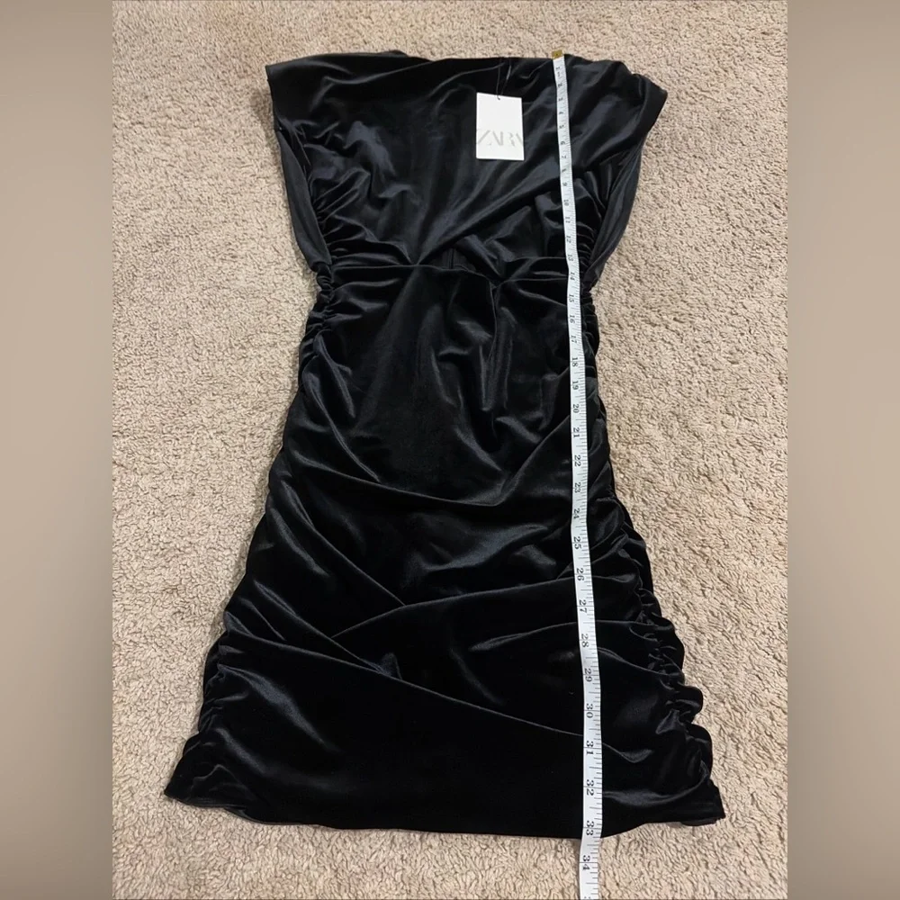 NWT Zara Black Velvet Ruched Mini Dress Shoulder Pads Size Medium Cut Out - Picture 3 of 10